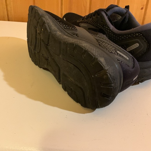 Brooks - Picture 3 of 4